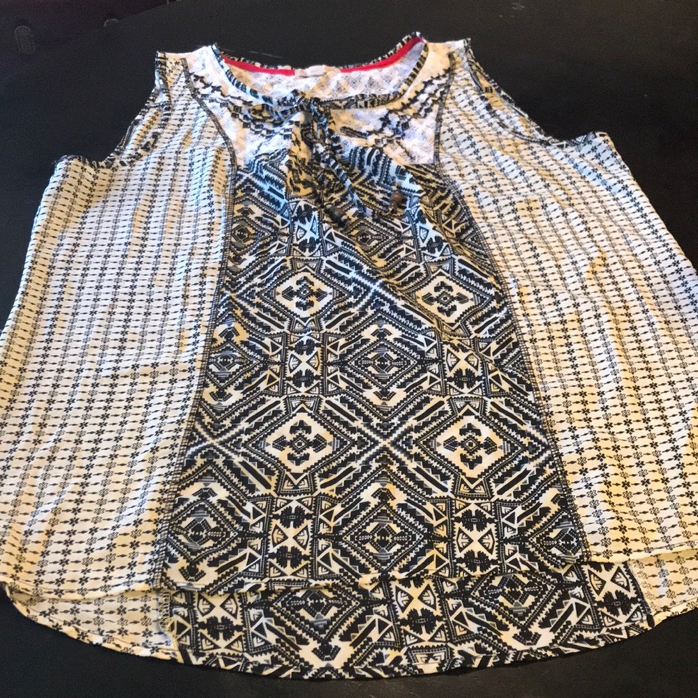 XL Sleeveless Black/Cream Patchwork Flowy Top